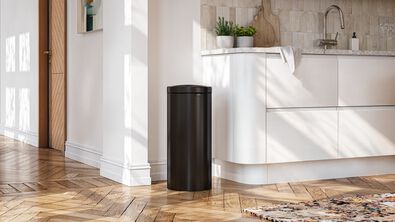 Brabantia Touch Bin Flat Top prullenbak 30L Platinum -  grijs metallic Brabantia - 20500189 - HEMA