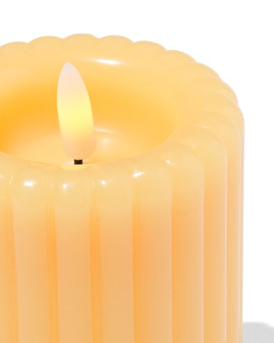 bougie led ⌀7,5 x 10 cm nervur&eacute;e jaune clair - 13550161 - HEMA