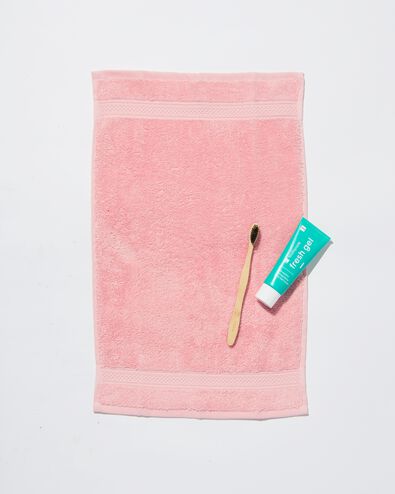 petite serviette 33x50cm qualit&eacute; &eacute;paisse rose p&acirc;le rose p&acirc;le petite serviette - 5282851 - HEMA