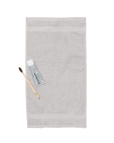 serviettes de bain - qualité épaisse gris clair petite serviette - 5240206 - HEMA