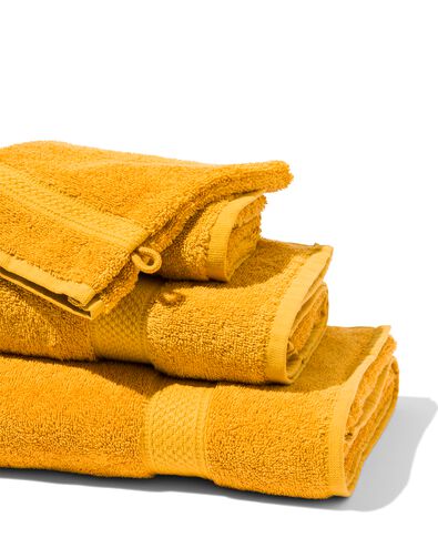 petite serviette de qualité épaisse jaune ocre petite serviette - 5220025 - HEMA