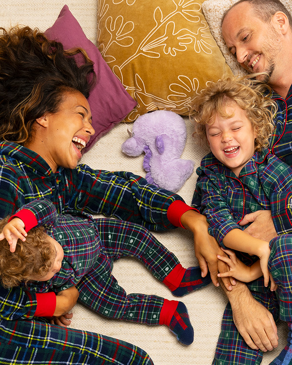 kind War Child pyjama's en sokken