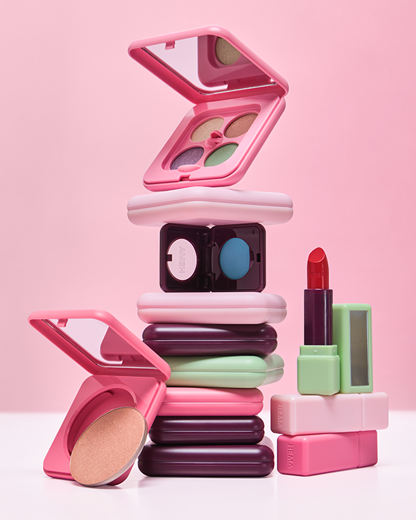 rouge à lèvres et fard à paupière