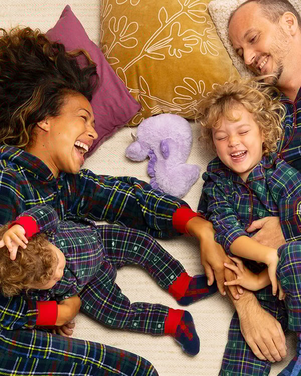 kind War Child pyjama's en sokken